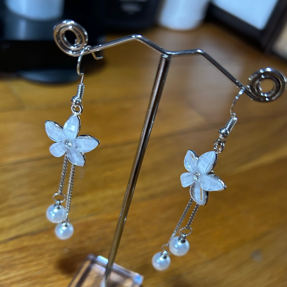 3/$25 Silver and White Floral Drop Earrings - Picture 2 of 6